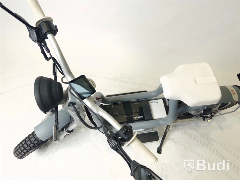 Moped Cake MAKKA FLEX GREY 2023, REGNR; CWG49C. Begagnad.  Lätt elegant elektrisk motorcykel