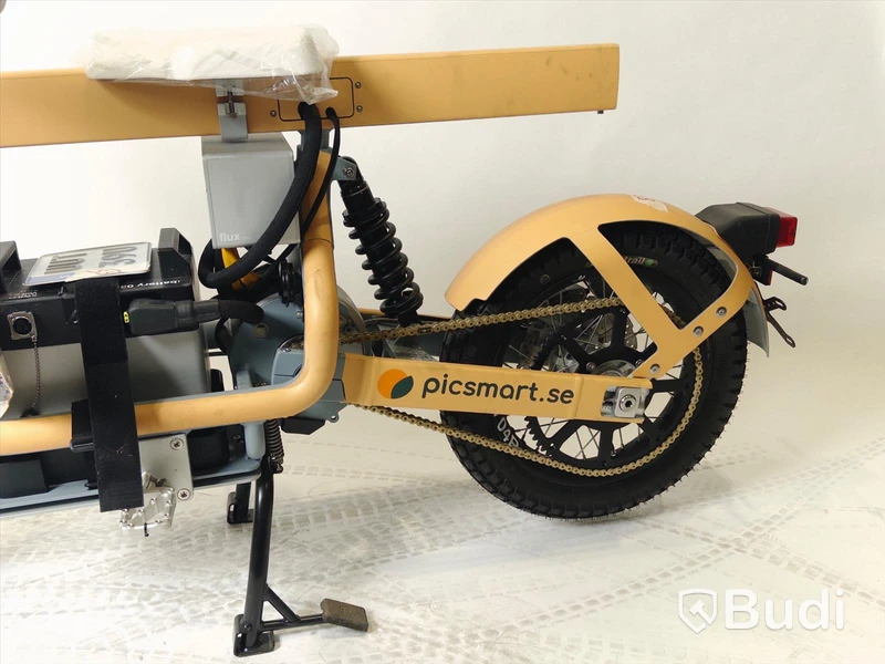 Moped Cake ÖSA FLEX Beige  2021,REG NR: UUT39U . Begagnad. Med Tillbehör