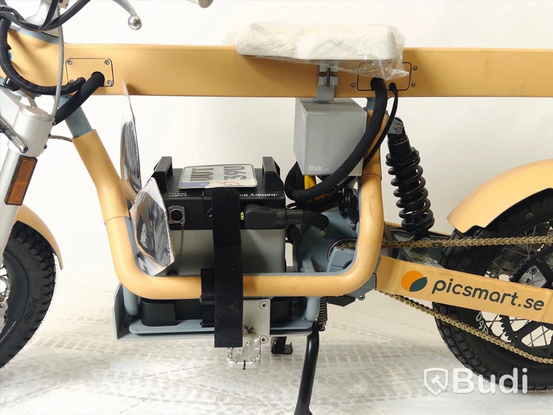 Moped Cake ÖSA FLEX Beige  2021,REG NR: UUT39U . Begagnad. Med Tillbehör