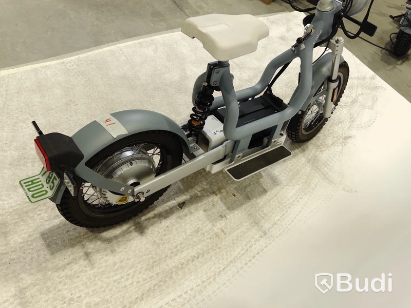 YW2C4H046NA000310 Moped Cake MAKKA FLEX GREY, inkl. laddare. Begagnad. Obs! Utlandsregistrerad