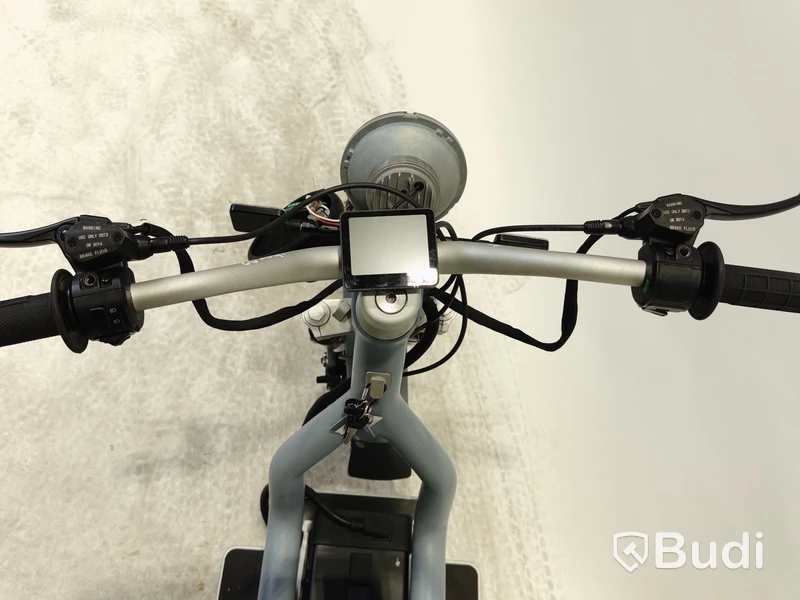 YW2C4H046NA000310 Moped Cake MAKKA FLEX GREY, inkl. laddare. Begagnad. Obs! Utlandsregistrerad