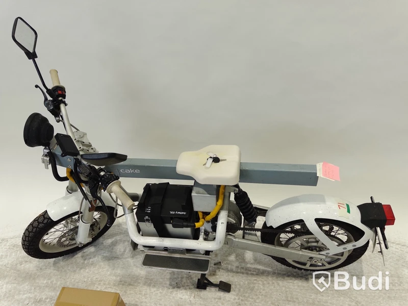 YW2C2M101LT000131  Lätt motorcykel Cake, ÖSA PLUS. Begagnad. Obs! Utlandsregistrerad