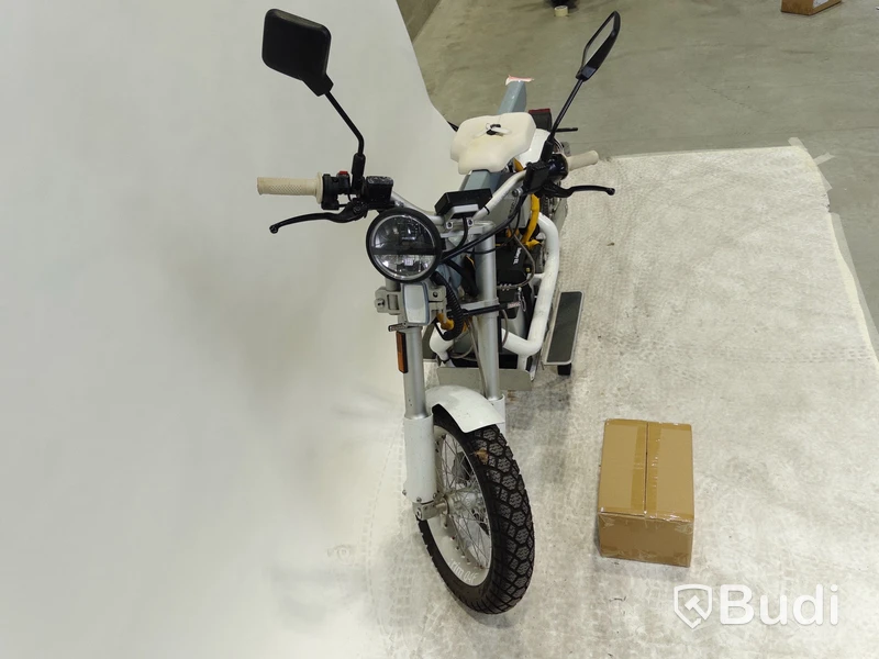 YW2C2M101LT000131  Lätt motorcykel Cake, ÖSA PLUS. Begagnad. Obs! Utlandsregistrerad