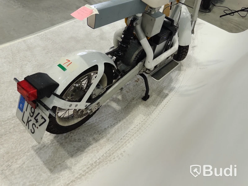 YW2C2M101LT000131  Lätt motorcykel Cake, ÖSA PLUS. Begagnad. Obs! Utlandsregistrerad