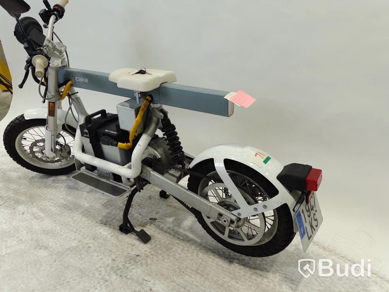 YW2C2M101LT000131  Lätt motorcykel Cake, ÖSA PLUS. Begagnad. Obs! Utlandsregistrerad