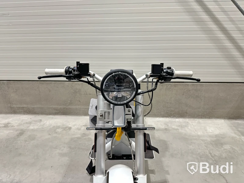 YW2C2M106LT000061 Lätt motorcykel Cake ÖSA PLUS. Begagnad. Obs! Utlandsregistrerad