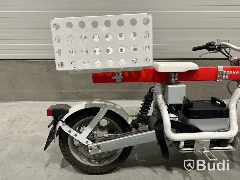 YW2C2M103NT000523 Lätt motorcykel Cake ÖSA PLUS. Begagnad.