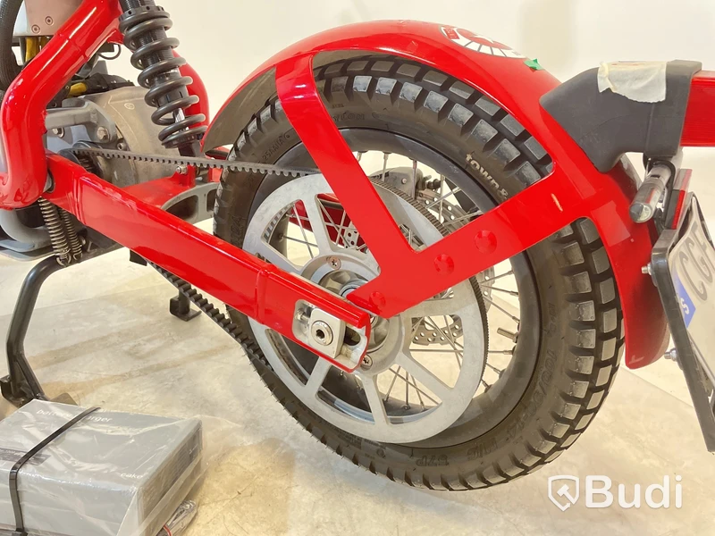 Moped Cake ÖSA FLEX 2021 | Begagnad. Med Tillbehör.