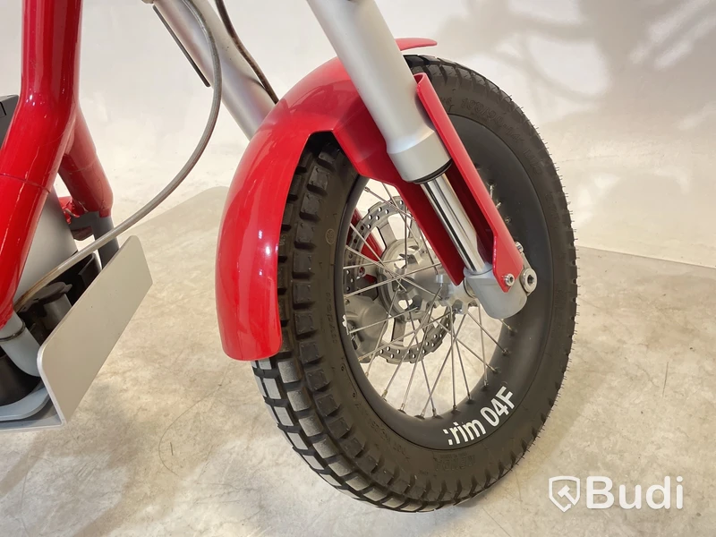 Moped Cake ÖSA FLEX 2021 | Begagnad. Med Tillbehör.