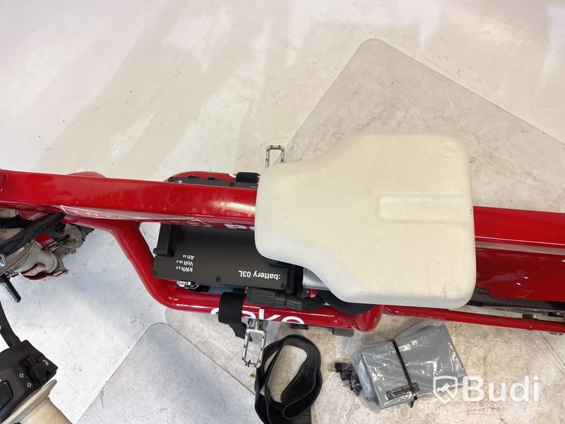 Moped Cake ÖSA FLEX 2021 | Begagnad. Med Tillbehör.