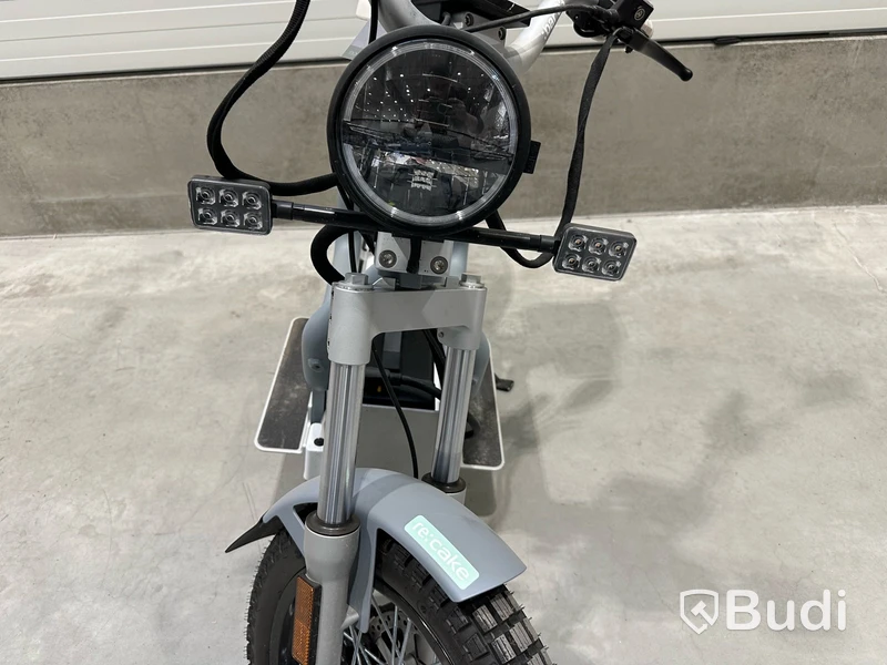 Moped Cake MAKKA FLEX GREY 2023 | Begagnad. Med Tillbehör.