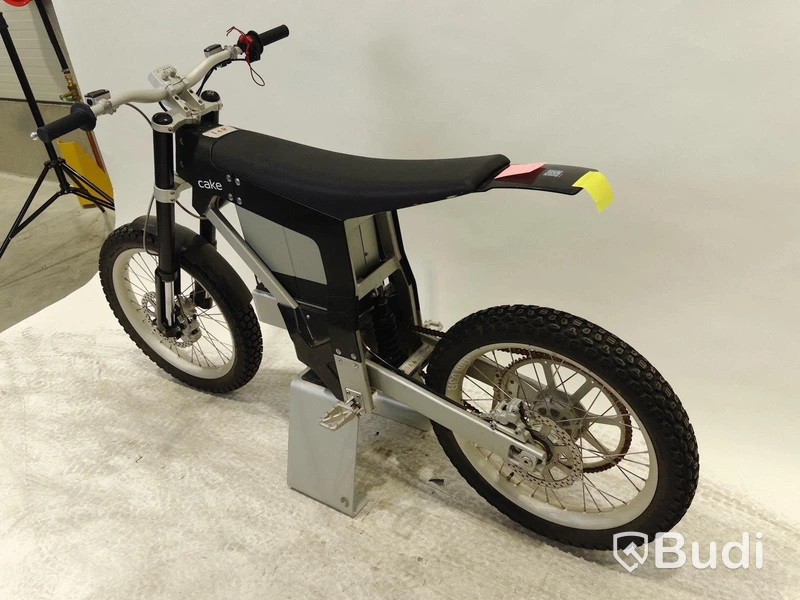 Lätt motorcykel Cake, KALK INK. Begagnad. Med Tillbehör.
