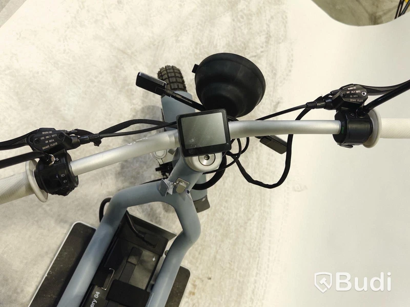 Moped Cake MAKKA FLEX GREY 2022, REGNR; WSX74D. Begagnad. Med Tillbehör.