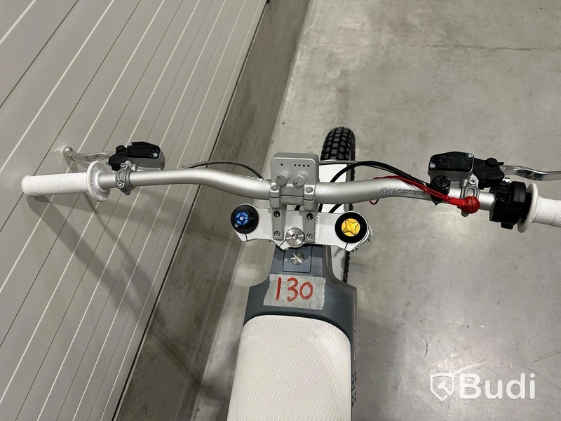 Lätt motorcykel Cake KALK OR. Begagnad. Med Tillbehör