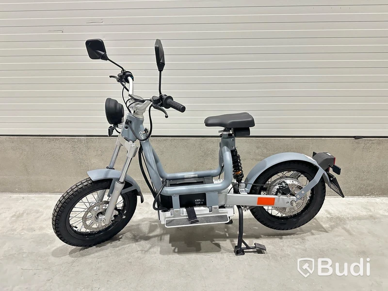 Moped Cake MAKKA RANGE GREY. Begagnad. Med Tillbehör. Klass 2