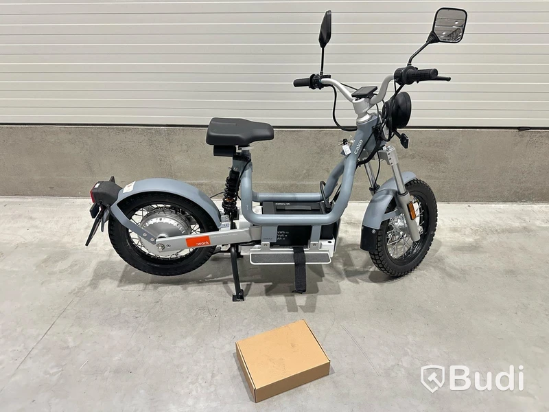 Moped Cake MAKKA RANGE GREY. Begagnad. Med Tillbehör. Klass 2