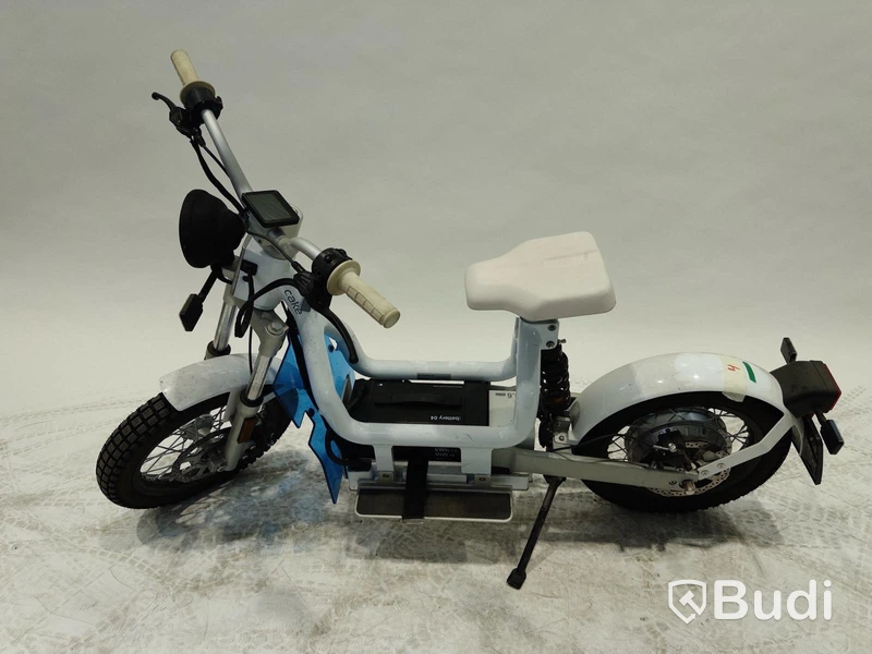 Moped Cake MAKKA FLEX WHITE 2022, REGNR; BHD02D. Begagnad. Klass 1