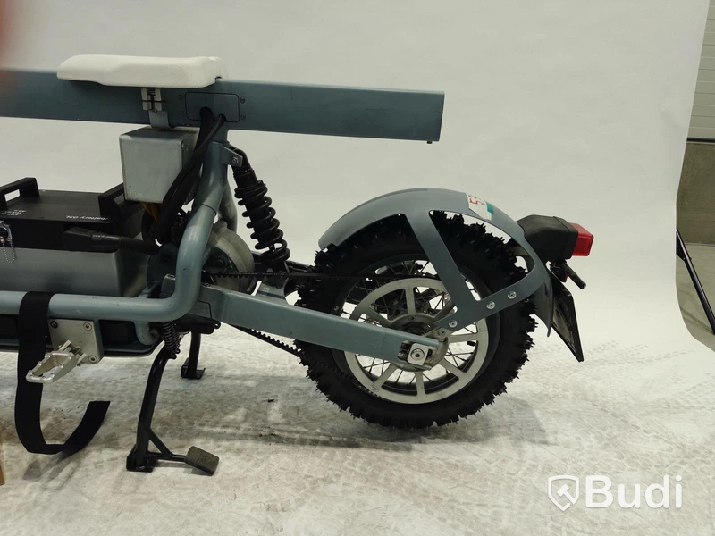 Moped Cake ÖSA FLEX 2021, REGNR; UKA87H. Begagnad. Med Tillbehör. Dubbdäck. Klass 1