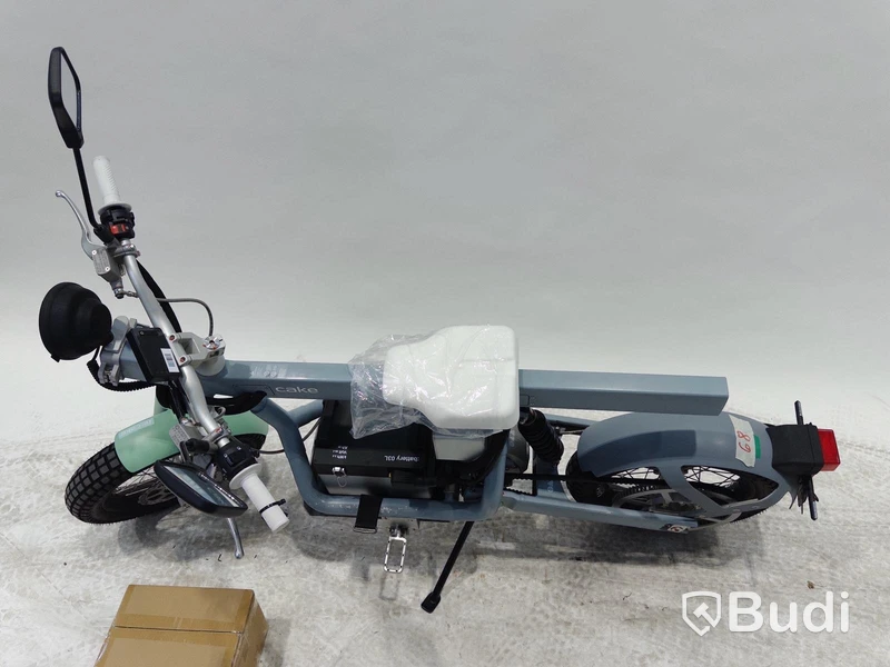 Moped Cake ÖSA FLEX. Begagnad. Med Tillbehör. Obs! Utlandsregistrerad