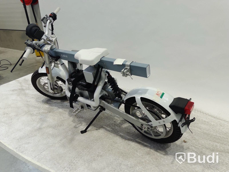 Lätt motorcykel Cake ÖSA PLUS. Begagnad. Med Tillbehör. Obs! Utlandsregistrerad