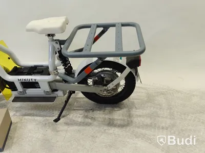 Moped Cake MAKKA RANGE WHITE. Begagnad. Med Tillbehör