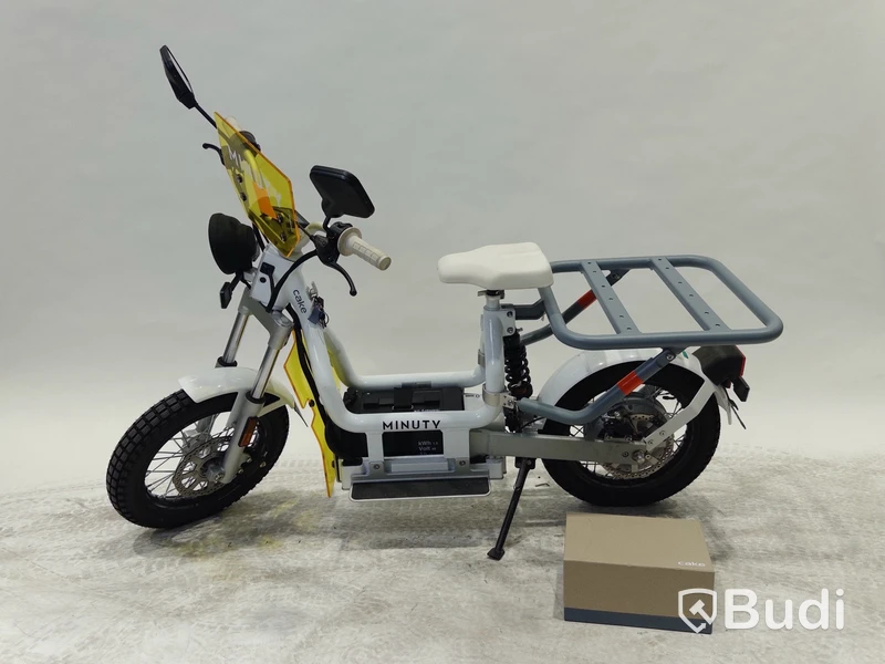Moped Cake MAKKA RANGE WHITE. Begagnad. Med Tillbehör