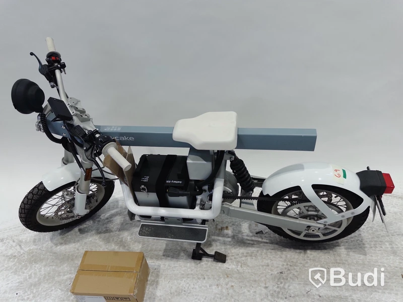 Lätt motorcykel Cake ÖSA PLUS. Begagnad. Med Tillbehör. Obs! Utlandsregistrerad