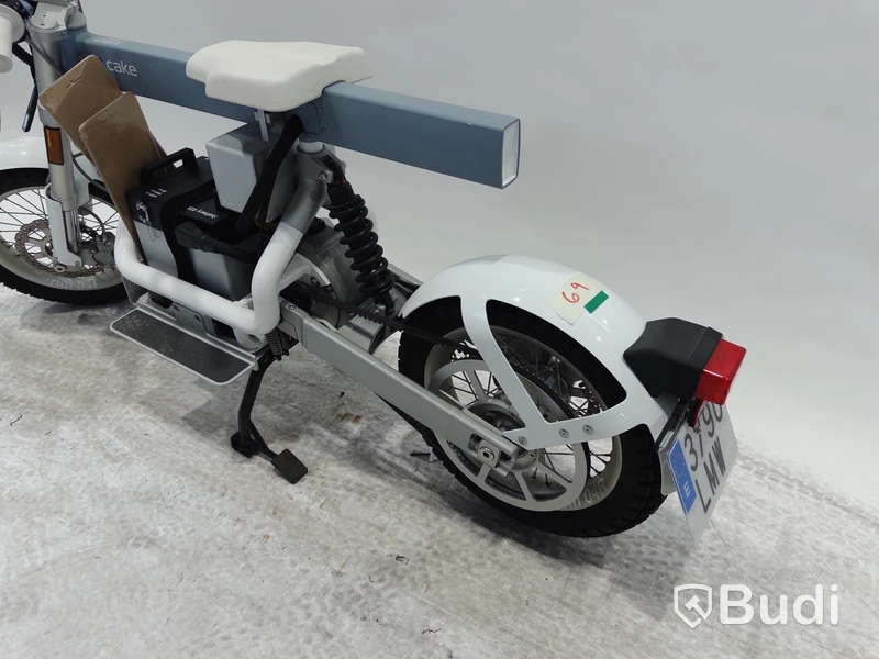 Lätt motorcykel Cake ÖSA PLUS. Begagnad. Med Tillbehör. Obs! Utlandsregistrerad