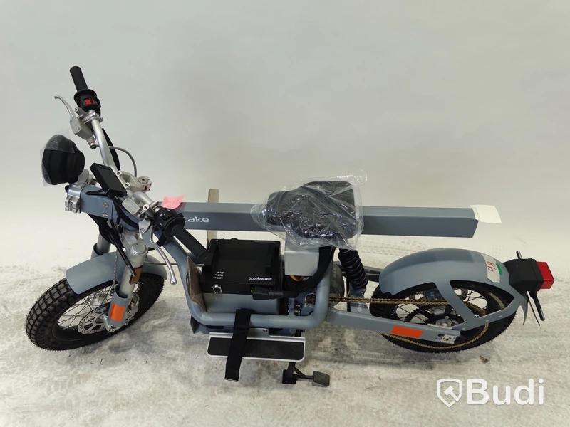 Moped Cake ÖSA FLEX. Begagnad. Med Tillbehör.