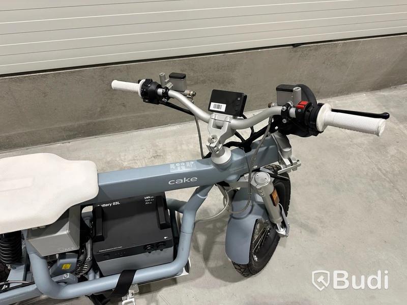 Moped Cake ÖSA FLEX. Begagnad. Med Tillbehör