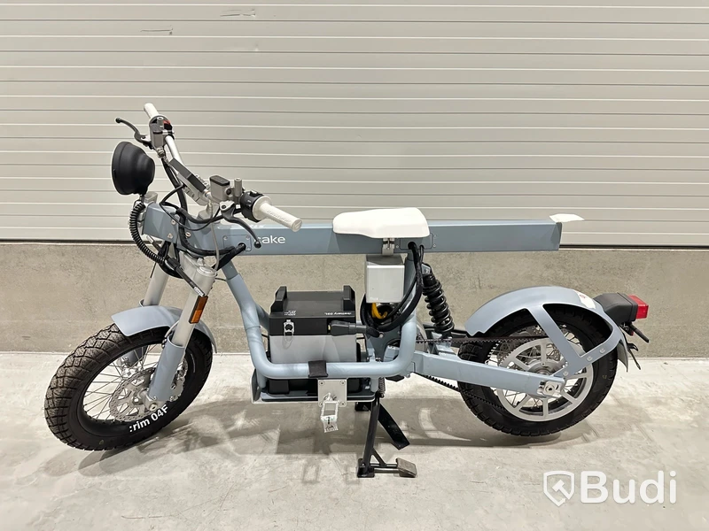 Moped Cake ÖSA FLEX. Begagnad. Med Tillbehör