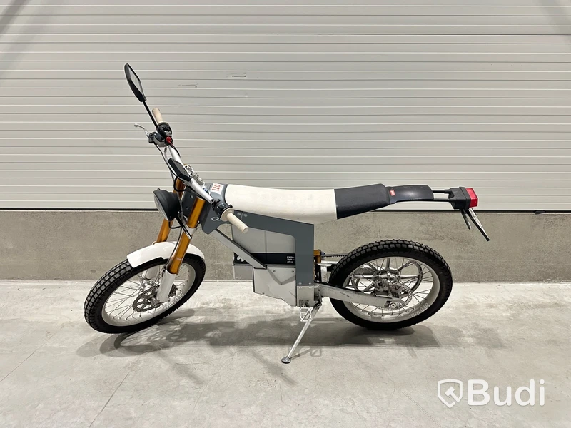 Lätt motorcykel Cake KALK & 2022, REGNR; RAA62C . Begagnad. Med Tillbehör.