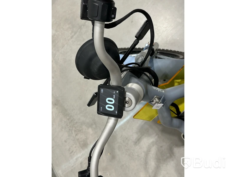 Moped Cake MAKKA FLEX GREY. Begagnad. Med Tillbehör. Klass 1