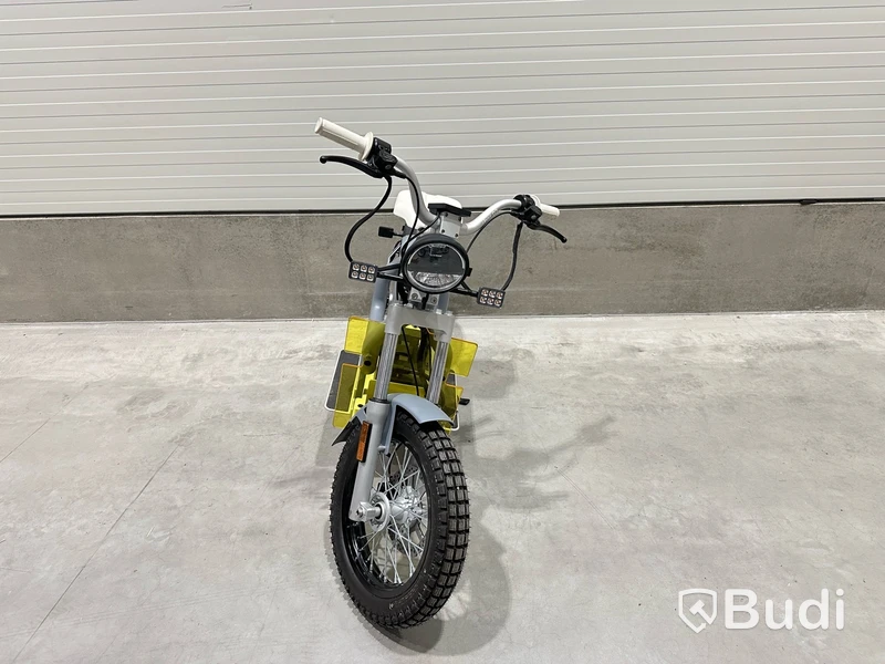 Moped Cake MAKKA FLEX GREY. Begagnad. Med Tillbehör. Klass 1