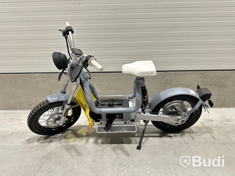 Moped Cake MAKKA FLEX GREY. Begagnad. Med Tillbehör. Klass 1