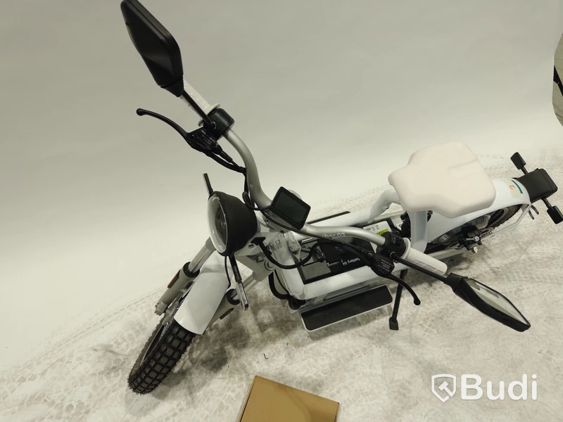 Moped Cake MAKKA FLEX WHITE, Begagnad. Klass 1