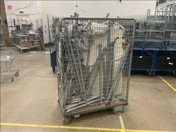 Bur med div klädställningar