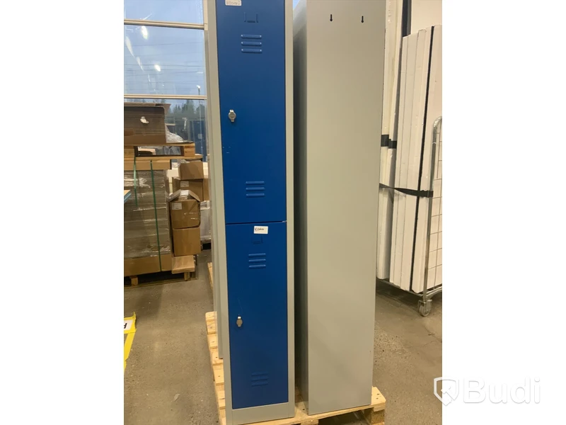 7st omklädningsskåp med 2 skåp i varje höjd181cm,bredd:32cm, djup 50cm