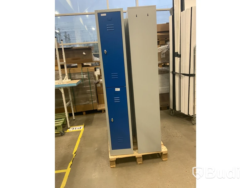 7st omklädningsskåp med 2 skåp i varje höjd181cm,bredd:32cm, djup 50cm