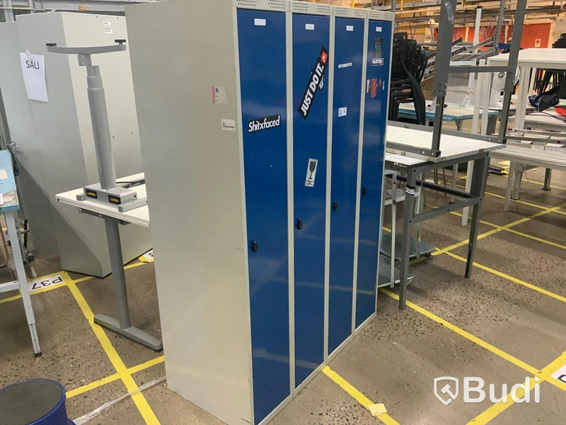 4st omklädningsskåp i 1st sektion, Höjd: 174 cm, bredd totalt: 120cm, djup 55 cm