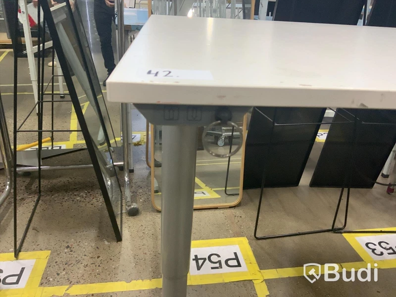 Höj och sänkbart skrivbord elektriskt 160x80 OBS! Repig bordsskiva