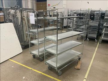 2st rullvagnar Höjd: 160cm, längd:124cm, hylldjup:43cm