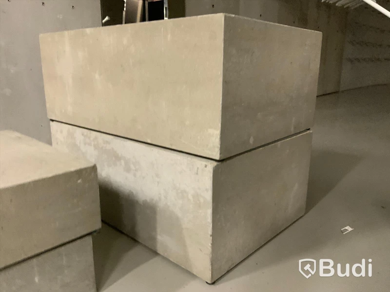 2 st betongblock, inredningsdetaljer.