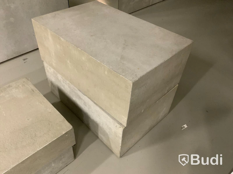 2 st betongblock, inredningsdetaljer.