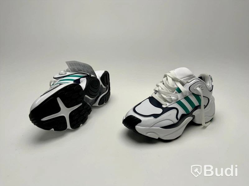 Skor, Adidas Magmur Runner W. Storlek 40. EF5086
