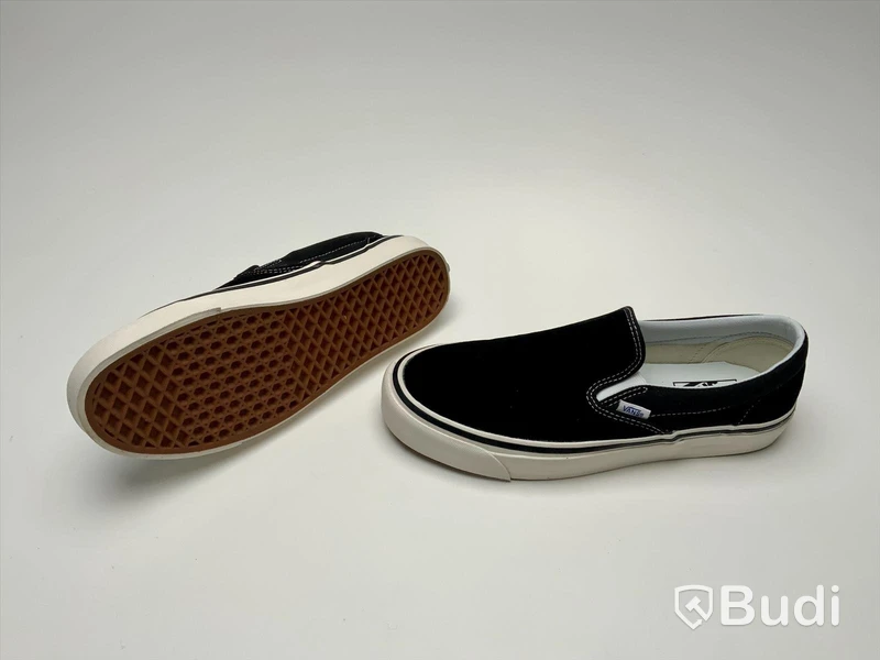Skor, Vans Classic Slip-on. Storlek 4. VN0A3JEXQU1