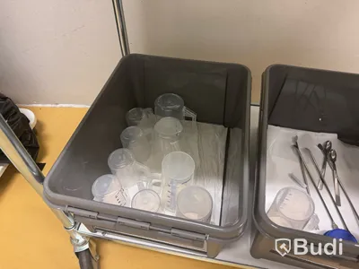 Rullvagn inkl. 4 st plastbackar, bägare och mätglas, värmefläkt samt sittpall