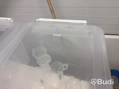 Rullvagn inkl. 4 st plastbackar, bägare och mätglas, värmefläkt samt sittpall