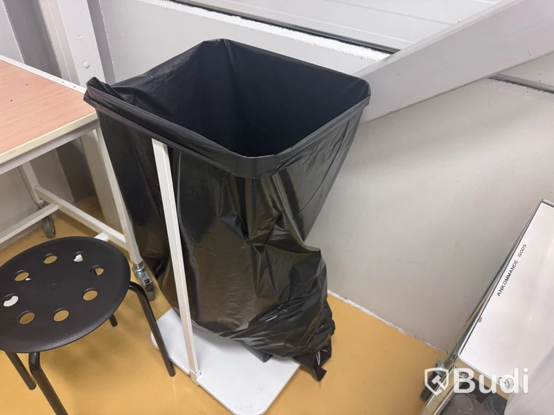 Rullvagn inkl. 4 st plastbackar, bägare och mätglas, värmefläkt samt sittpall