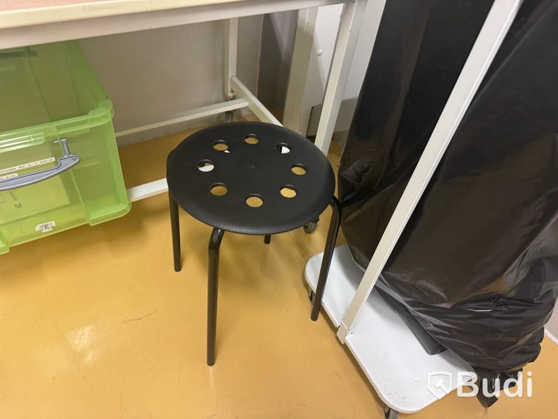 Rullvagn inkl. 4 st plastbackar, bägare och mätglas, värmefläkt samt sittpall
